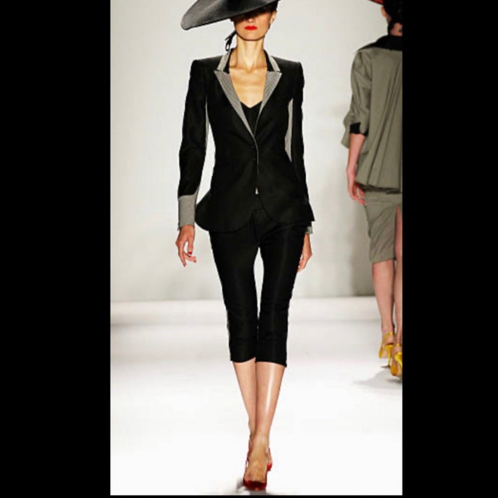 Norisol Ferrari crop pant, black with white & black check trim, size 4, like new